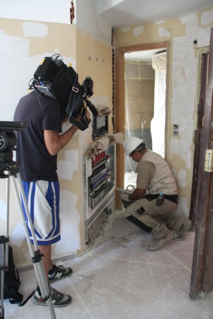 trabajador de Gahecor en el prei de Anerr en rodaje de tve