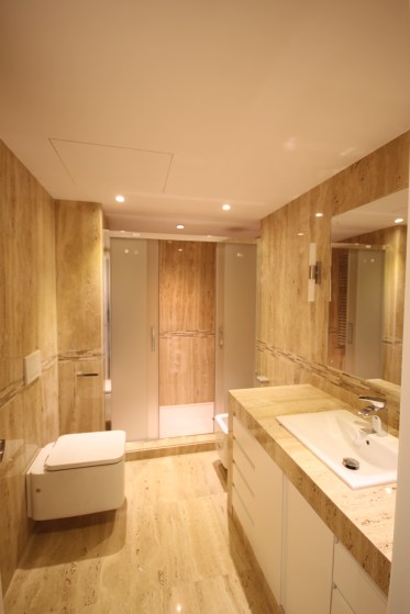 Baño en Travertino Romano