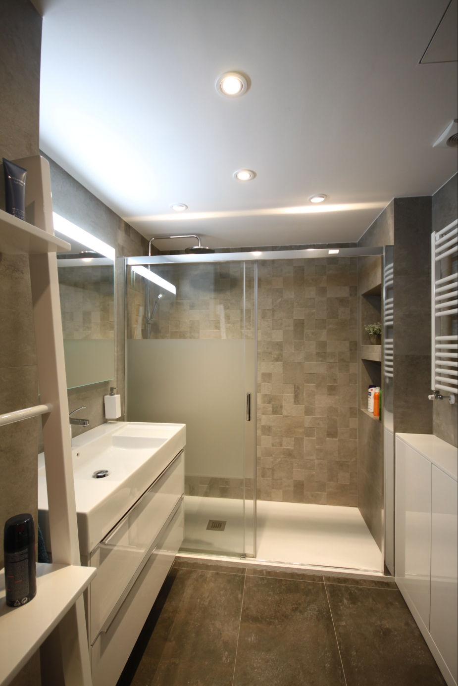 Gahecor baño reformado con azulejo de saloni