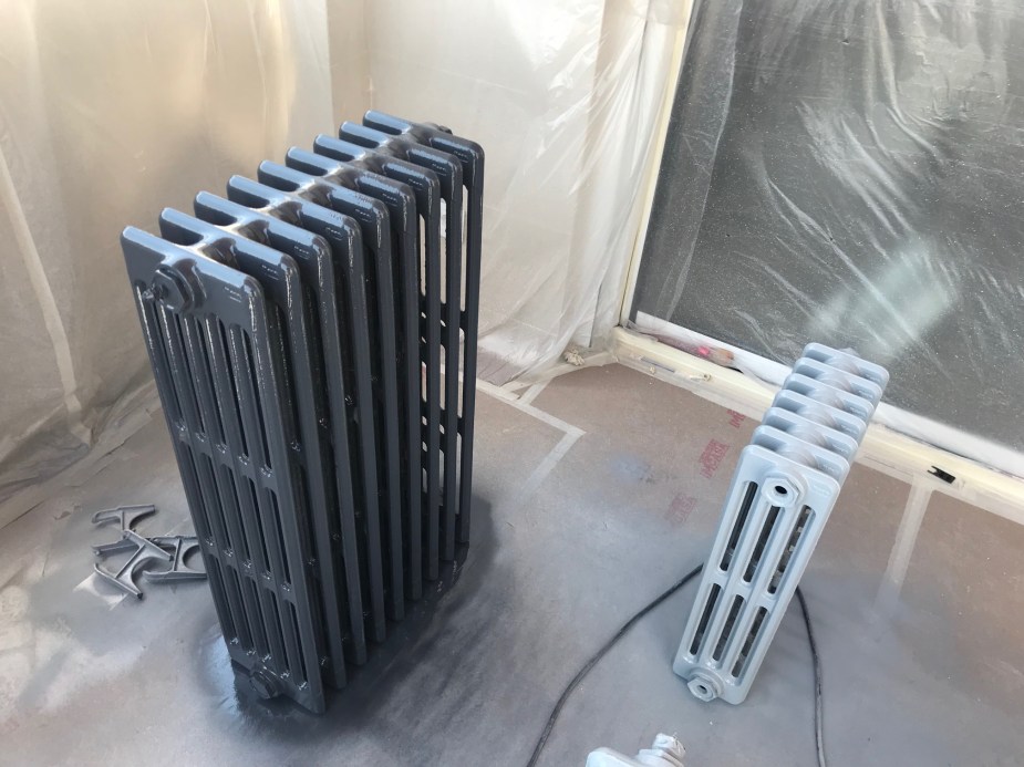 radiador de hierro fundido pintado en color gris emaltado.jpg